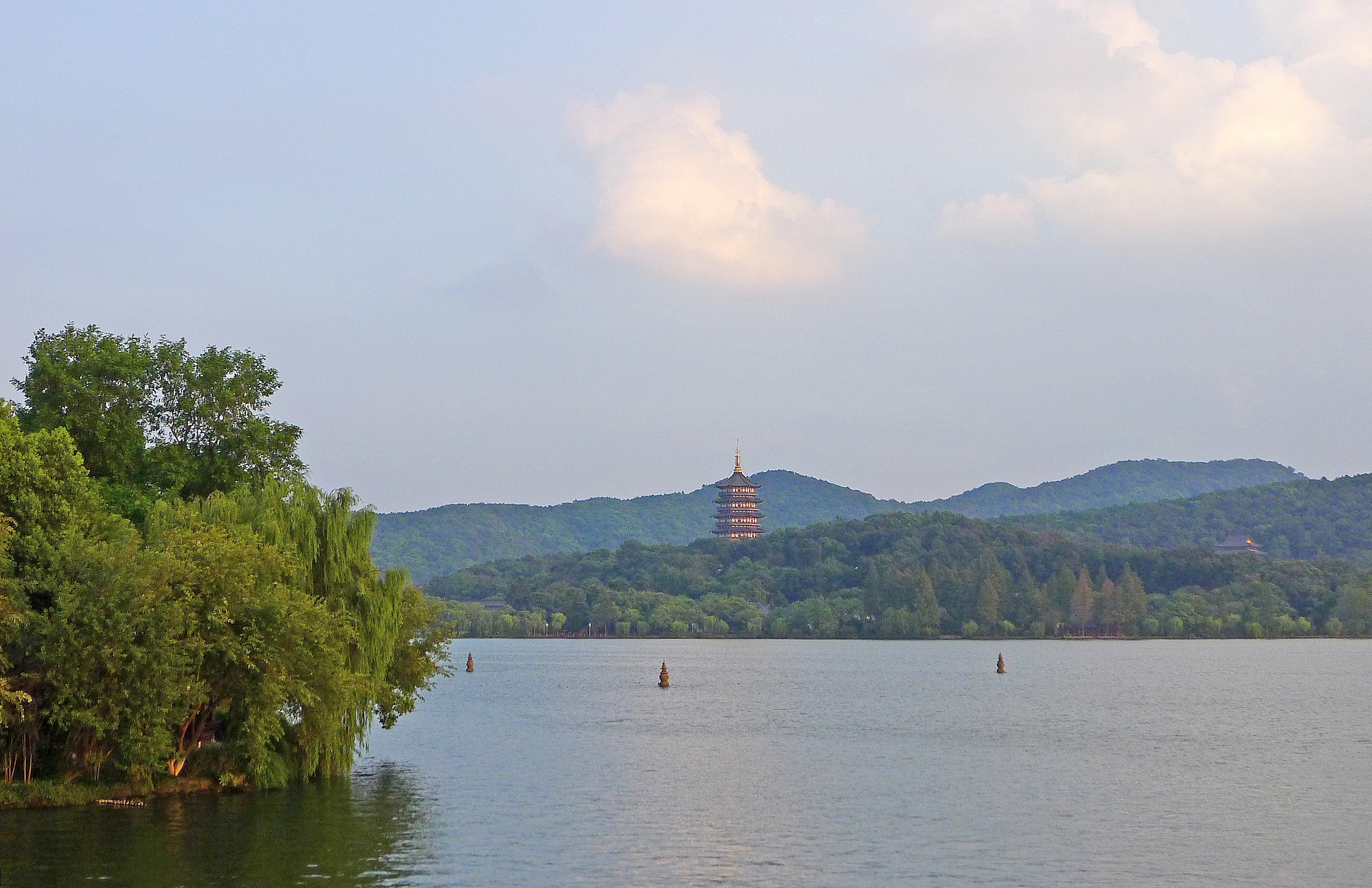 杭州西湖最著名的景点是什么-杭州西湖最著名的景点是什么地方